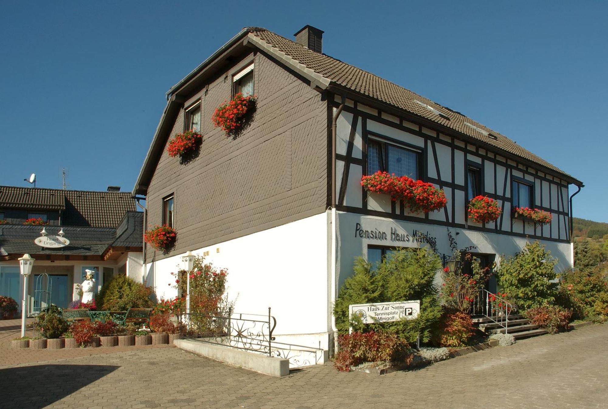 Gaestehaus Stolzenberg Hotel Hallenberg Exterior photo